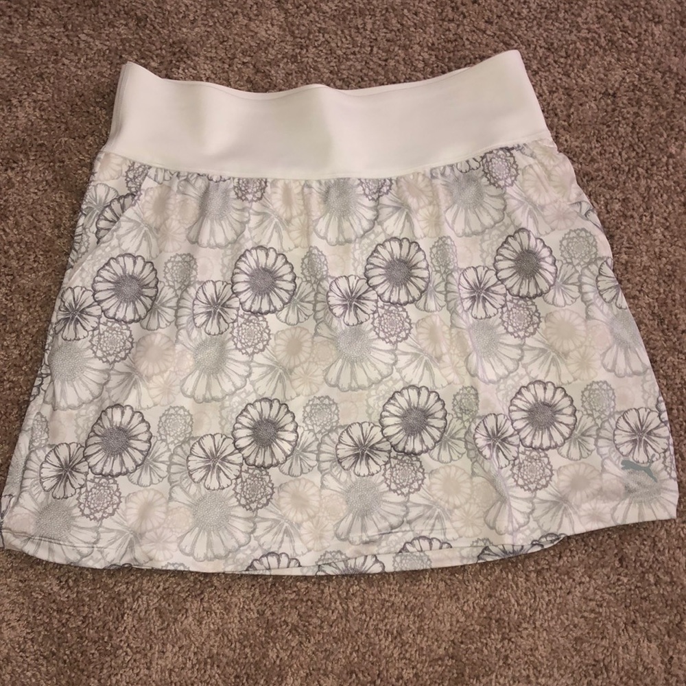 Like new Puma golf skort grey white floral large